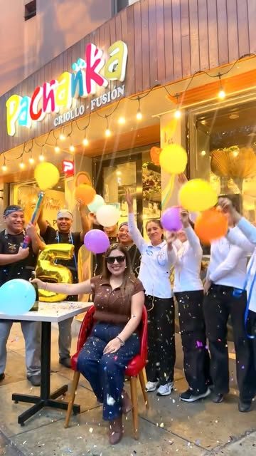 El equipo de Pachanka celebrando su quinto aniversario